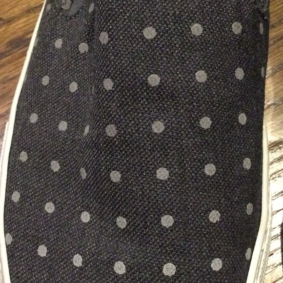 Sneakers - Picture 2 of 5